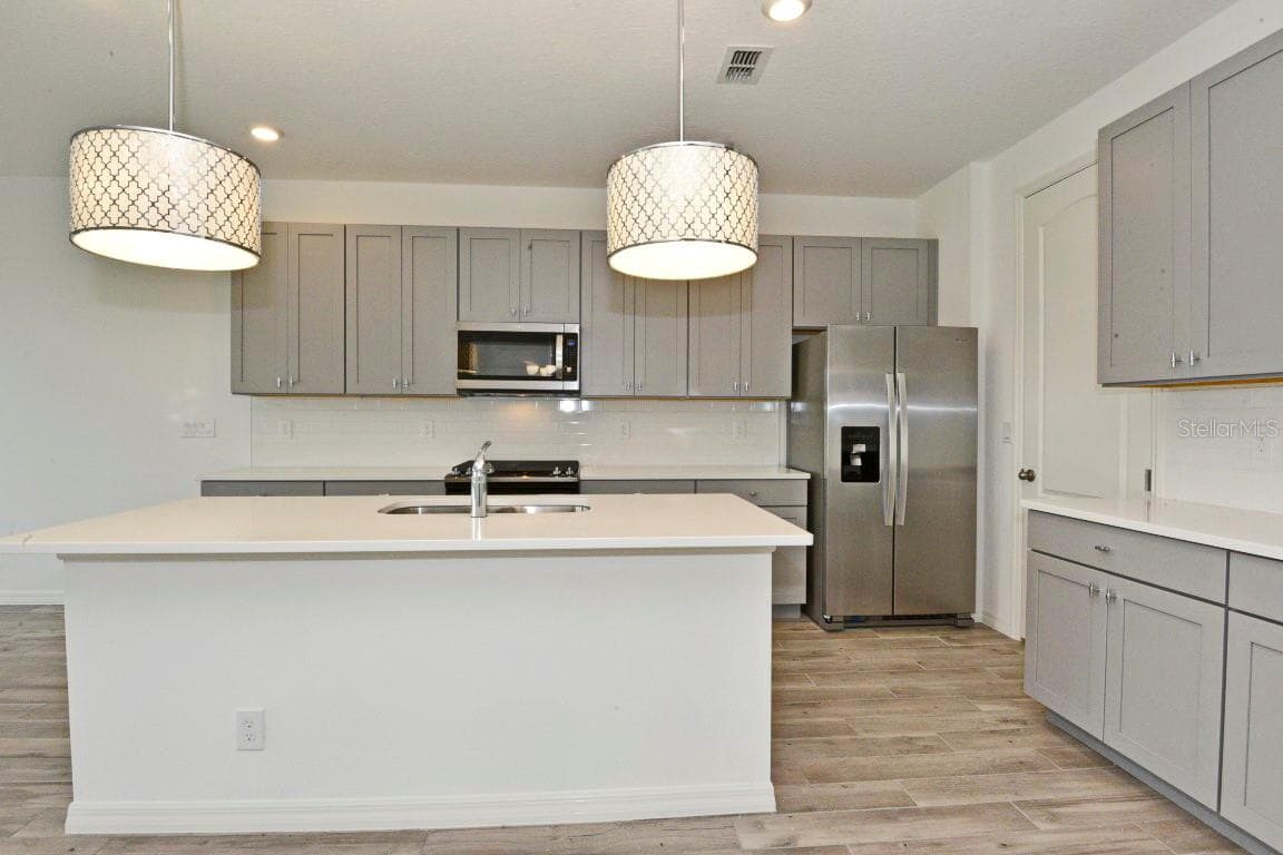 Townhouse at 720 BENOI DR, DAVENPORT, photo 9 of 42