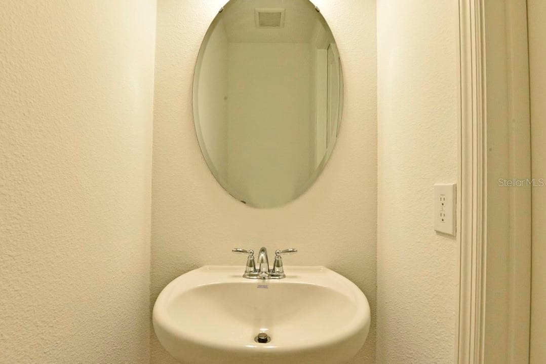 Townhouse at 720 BENOI DR, DAVENPORT, photo 11 of 42