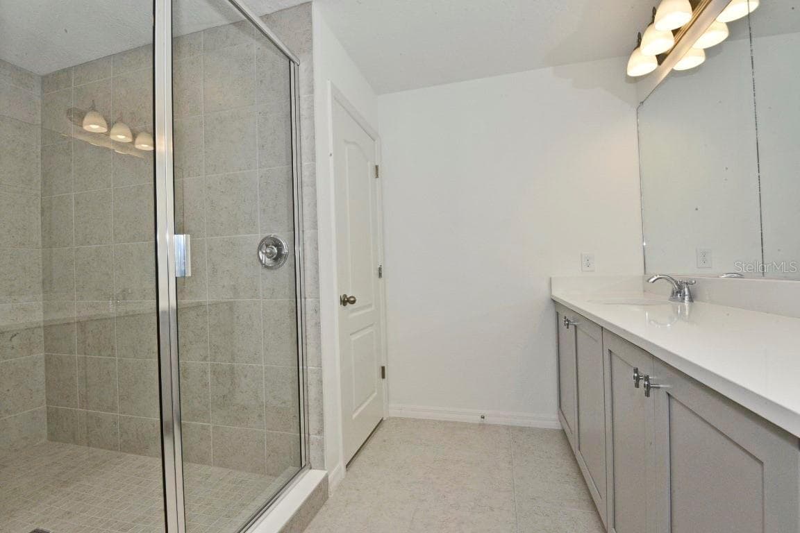 Townhouse at 720 BENOI DR, DAVENPORT, photo 18 of 42