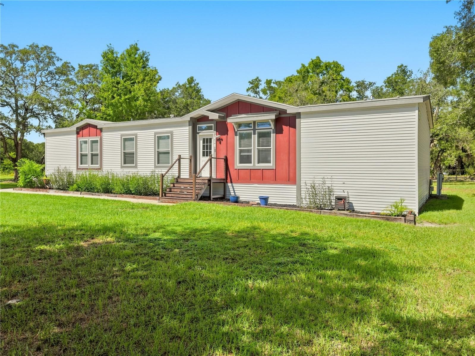 Manufactured Home at 341 SUNCOAST BLVD, SPRING HILL, photo 4 of 52