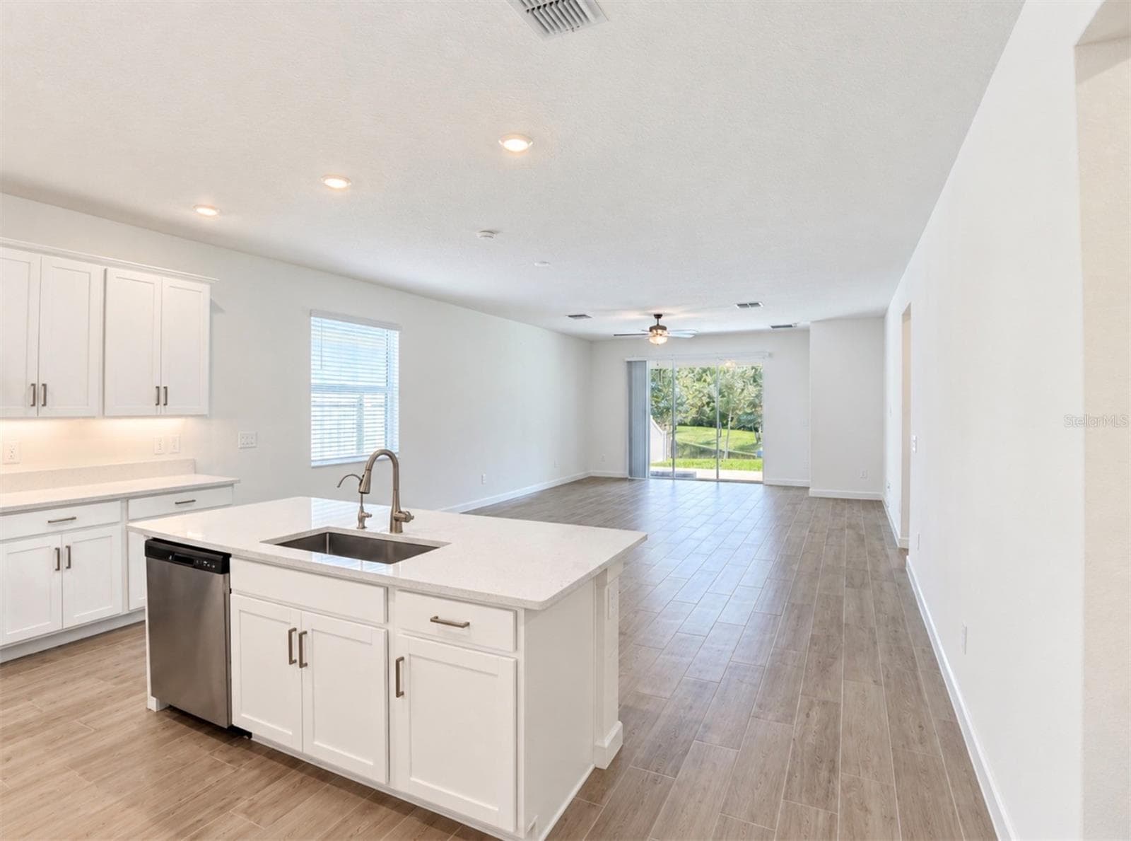Single Family Residence at 10060 BANYAN BREEZE BLVD, LAND O LAKES, photo 3 of 41