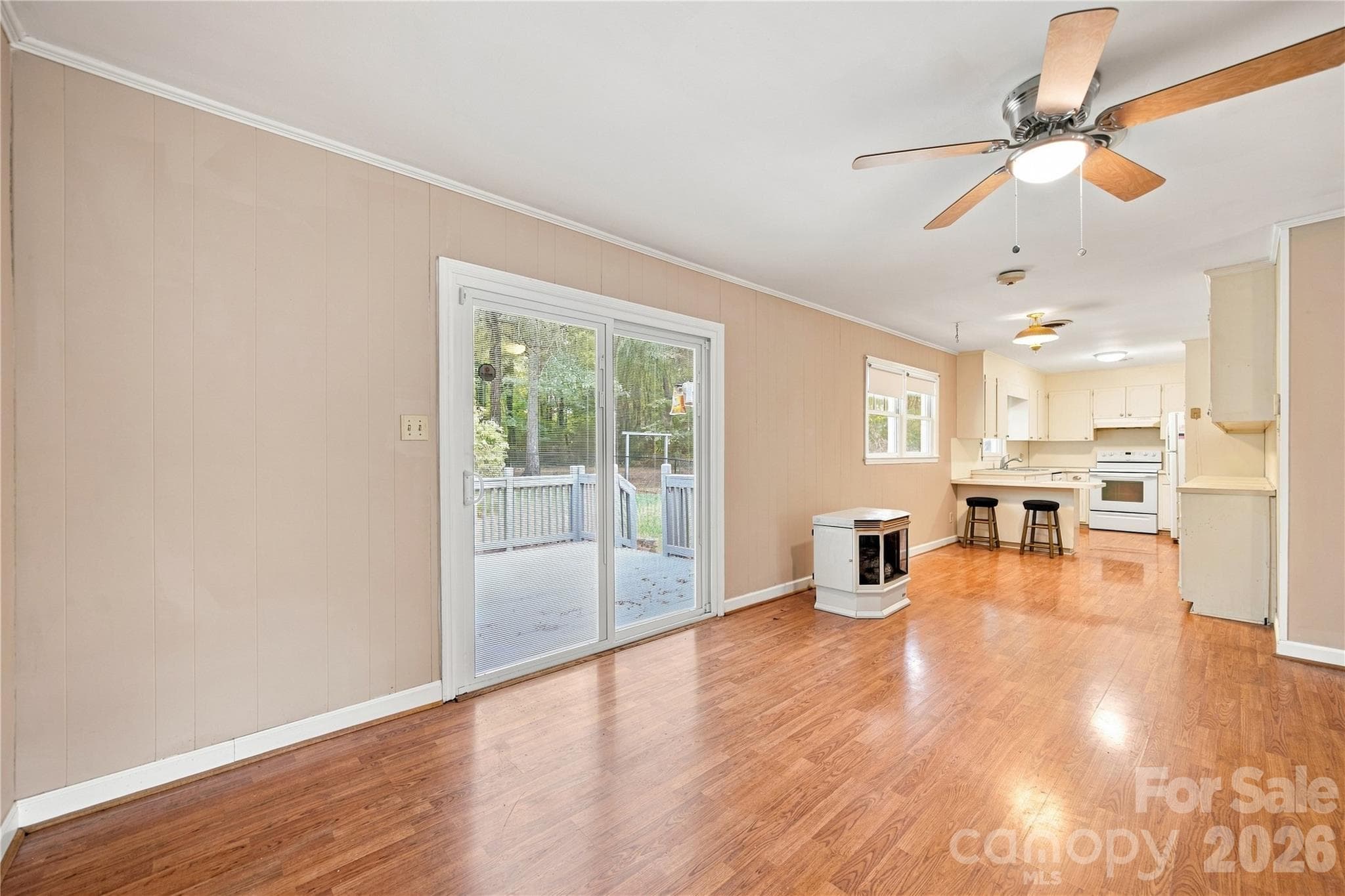 Single Family Residence at 556 Oakhaven Drive, Lancaster, photo 11 of 46