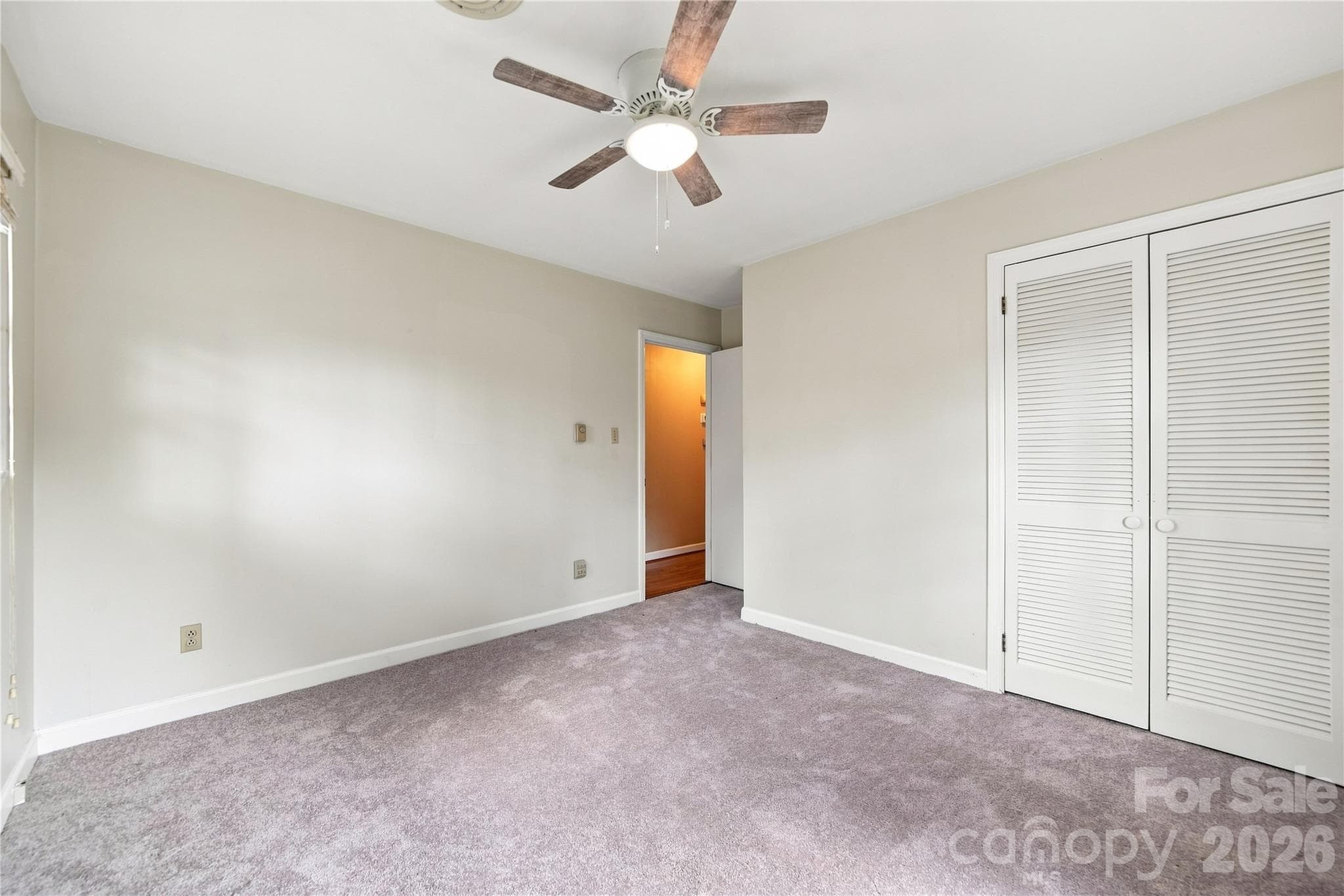 Single Family Residence at 556 Oakhaven Drive, Lancaster, photo 28 of 46
