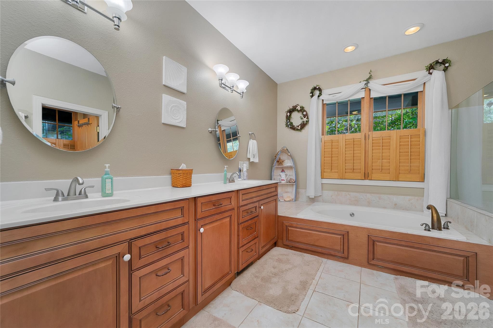 The Primary en-suite Bathroom - 111 Kanunu Court, Brevard