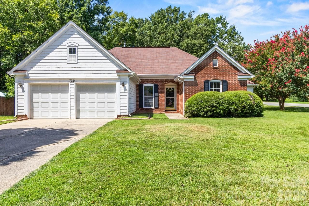 739 Oakbluff Circle