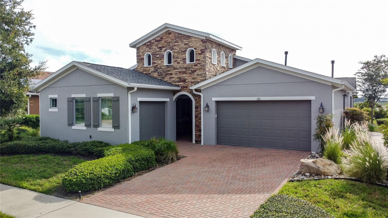 Single Family Residence at 264 SILVER MAPLE RD, GROVELAND, photo 2 of 91