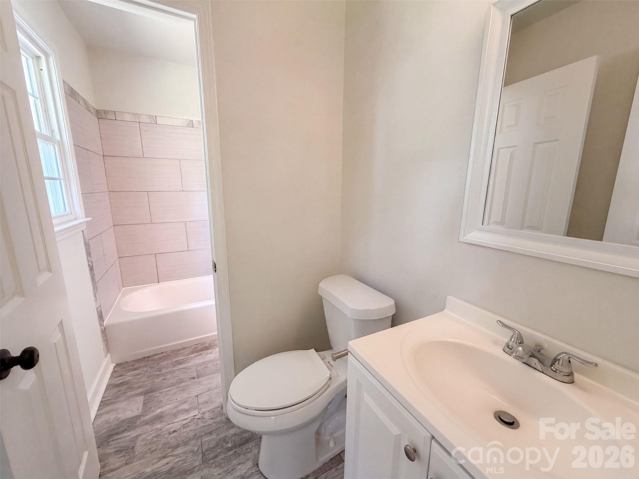 Single Family Residence at 728 Milan Road E, Charlotte, photo 17 of 20