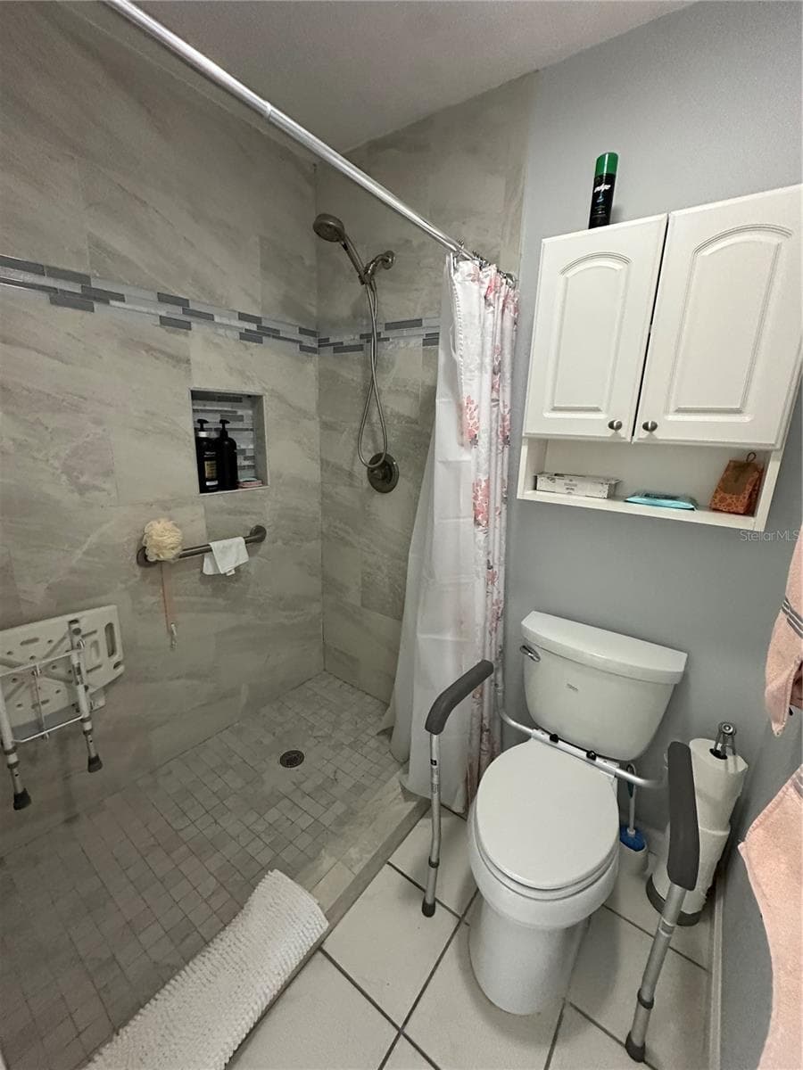 Master shower - 11793 CREEK DR, ALACHUA