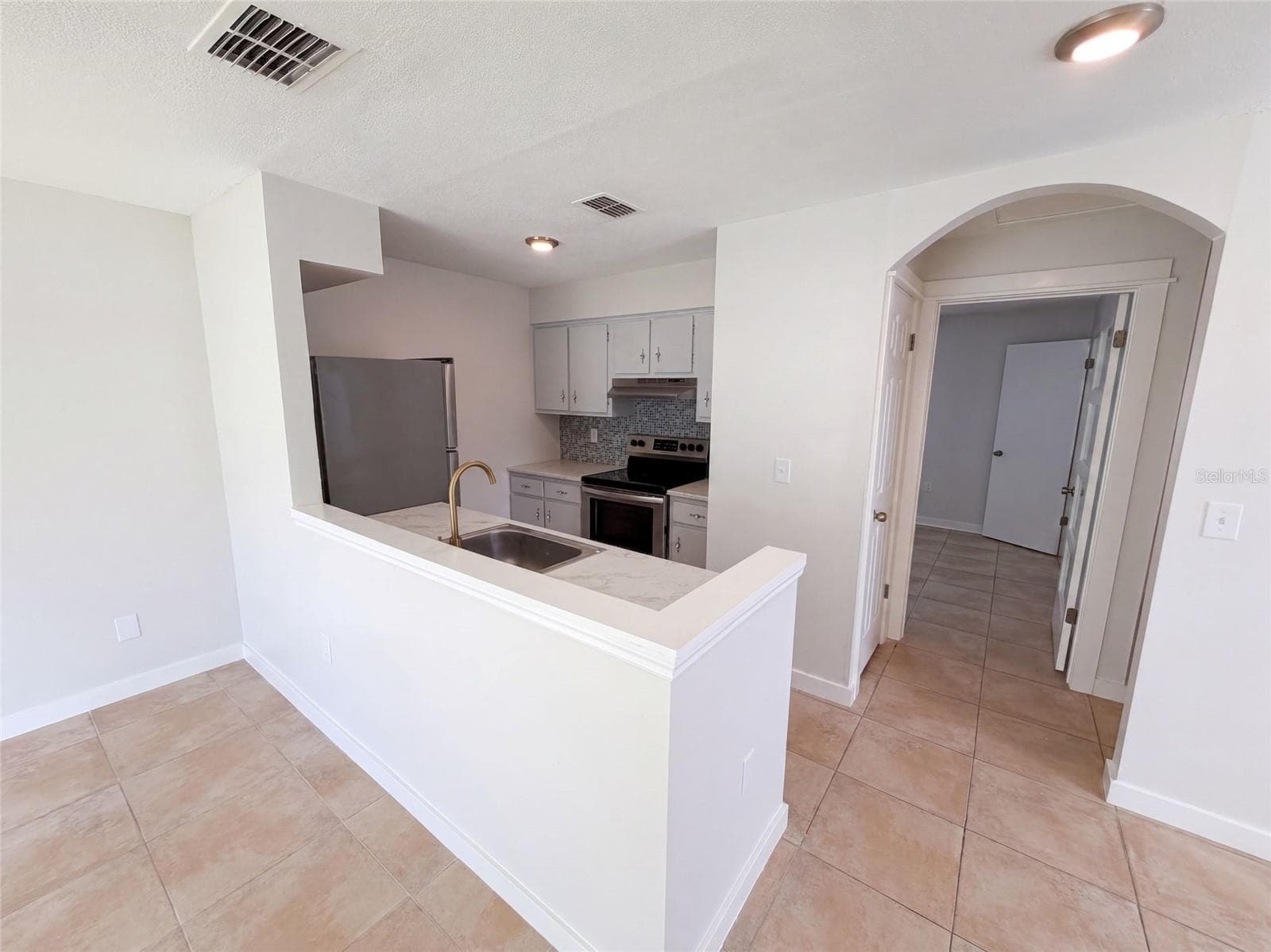 Townhouse at 411 DORCHESTER SQ, LAKE MARY, photo 2 of 19