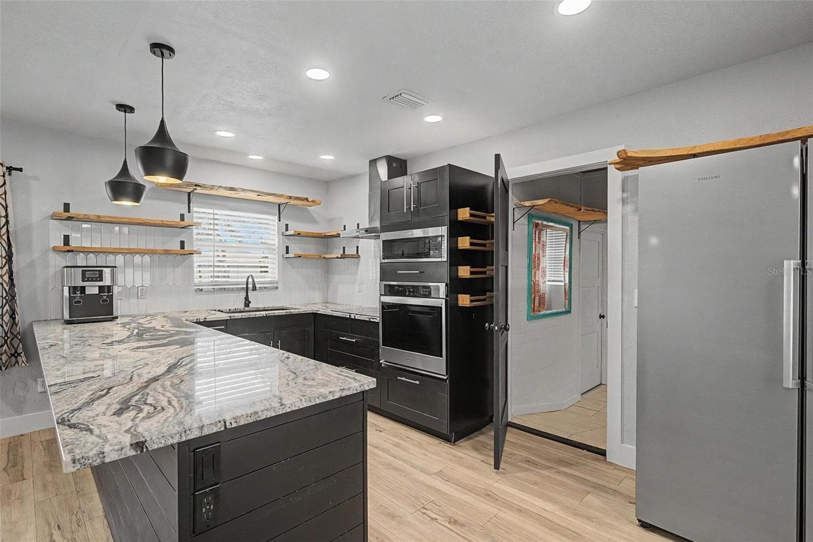 Single Family Residence at 1304 PARKWOOD ST, CLEARWATER, photo 4 of 35