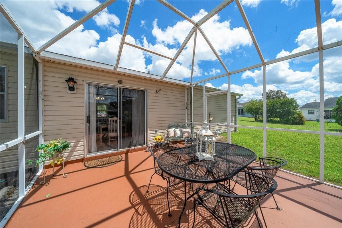 Large Bird Cage - 1410 SANCHEZ CT, THE VILLAGES