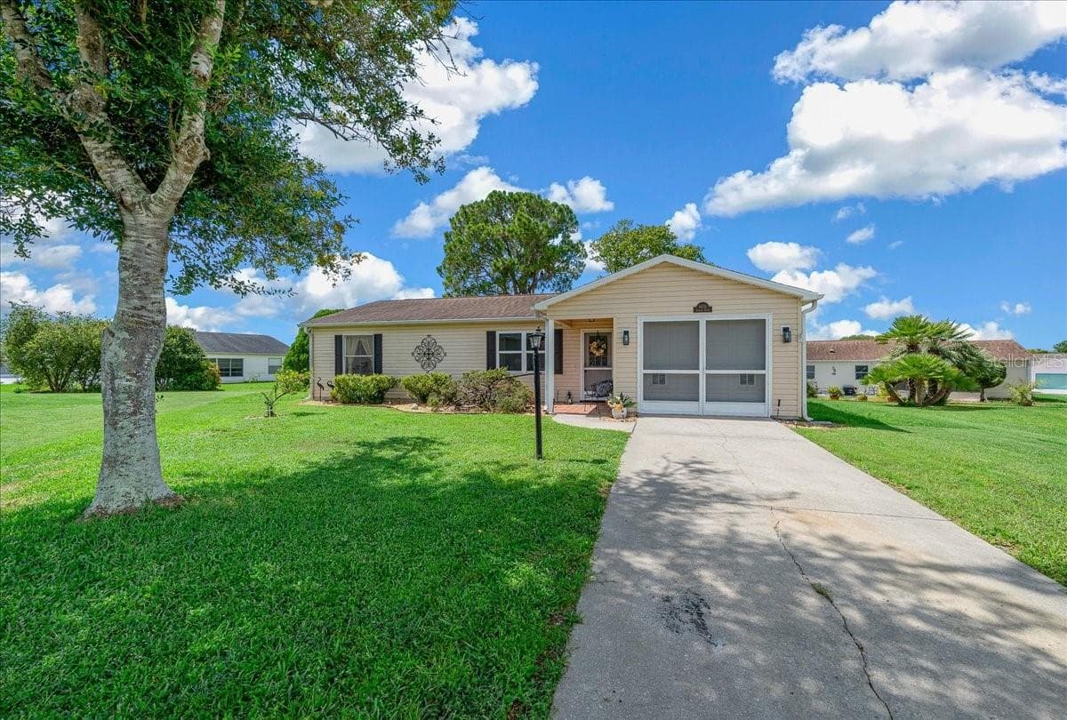Beautiful Tree Provides Shade in Front Yard - 1410 SANCHEZ CT, THE VILLAGES