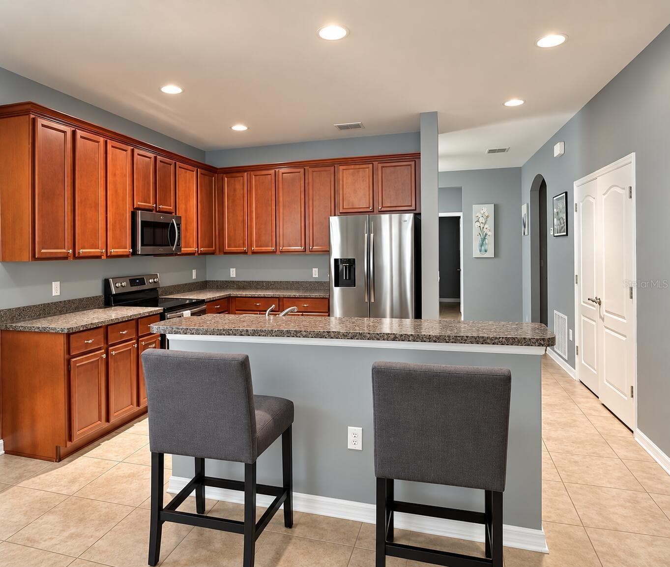 Single Family Residence at 13303 MOSS PARK RIDGE DR, ORLANDO, photo 4 of 27