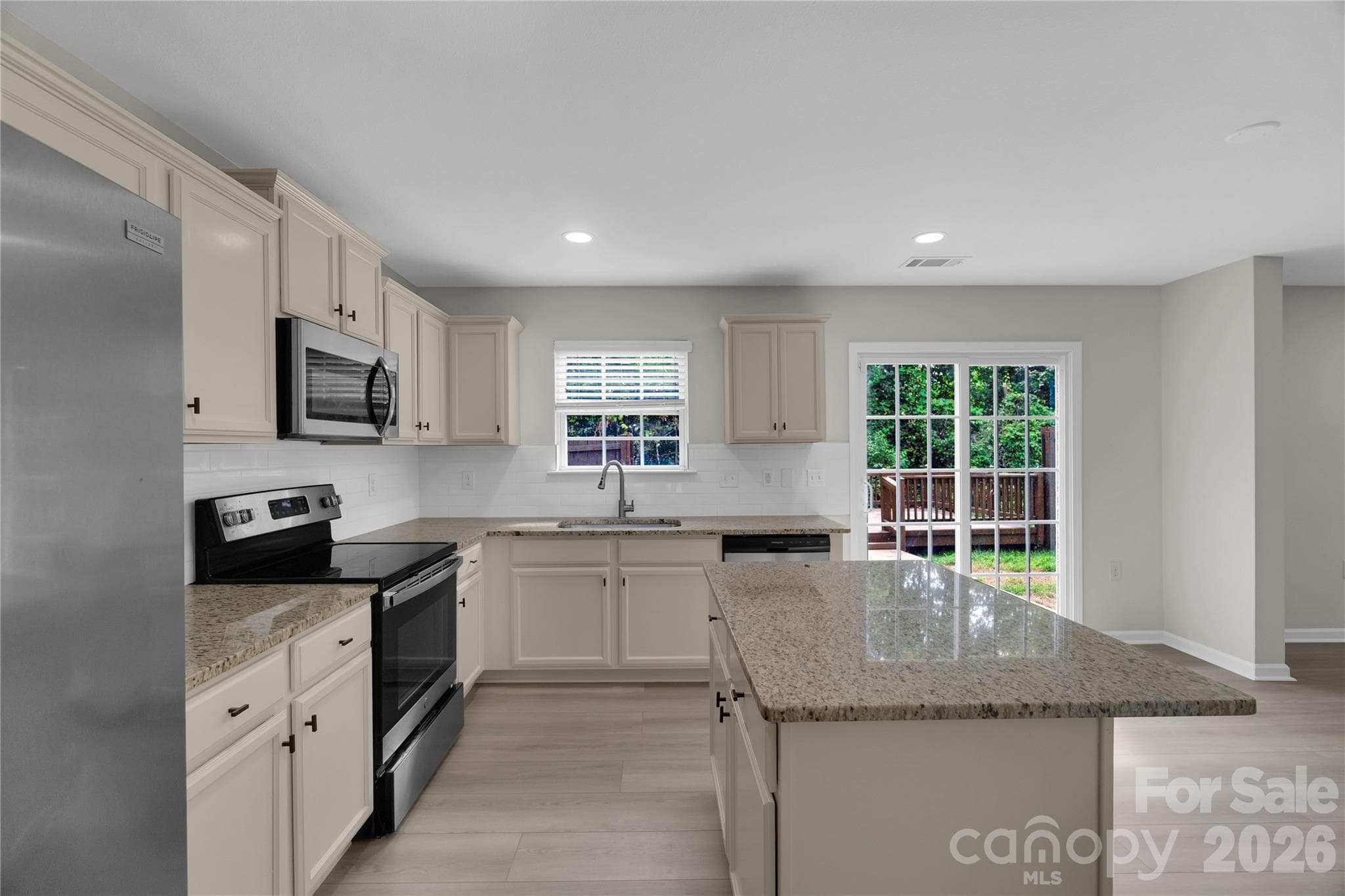 Single Family Residence at 3636 Alexander Forest Drive, Charlotte, photo 2 of 48