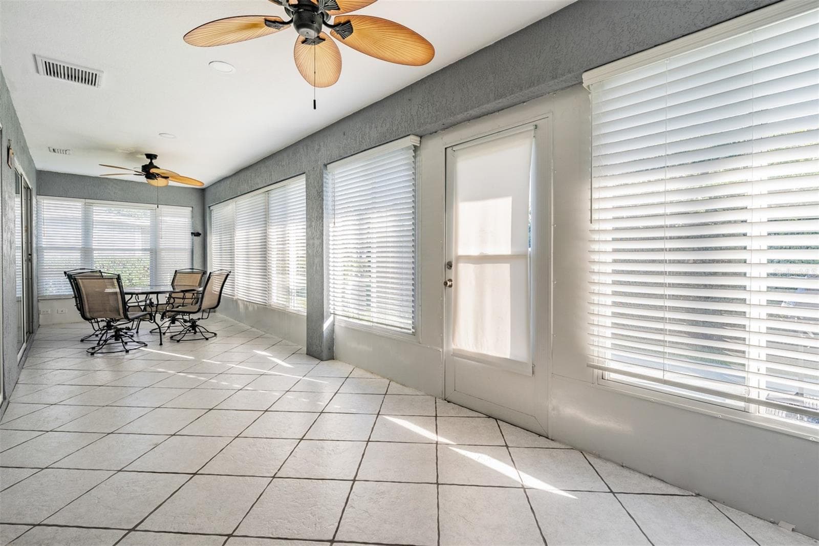 Light, bright and spacious - 29424 SCHINNECOCK HILLS LN, SAN ANTONIO