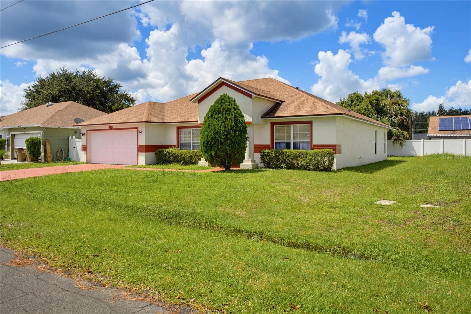 Single Family Residence at 672 BASINGSTOKE CT, KISSIMMEE, photo 2 of 28