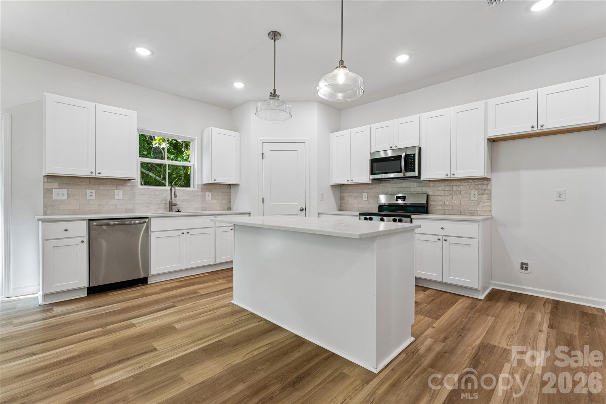 Single Family Residence at 8216 Willhill Road, Mint Hill, photo 16 of 44