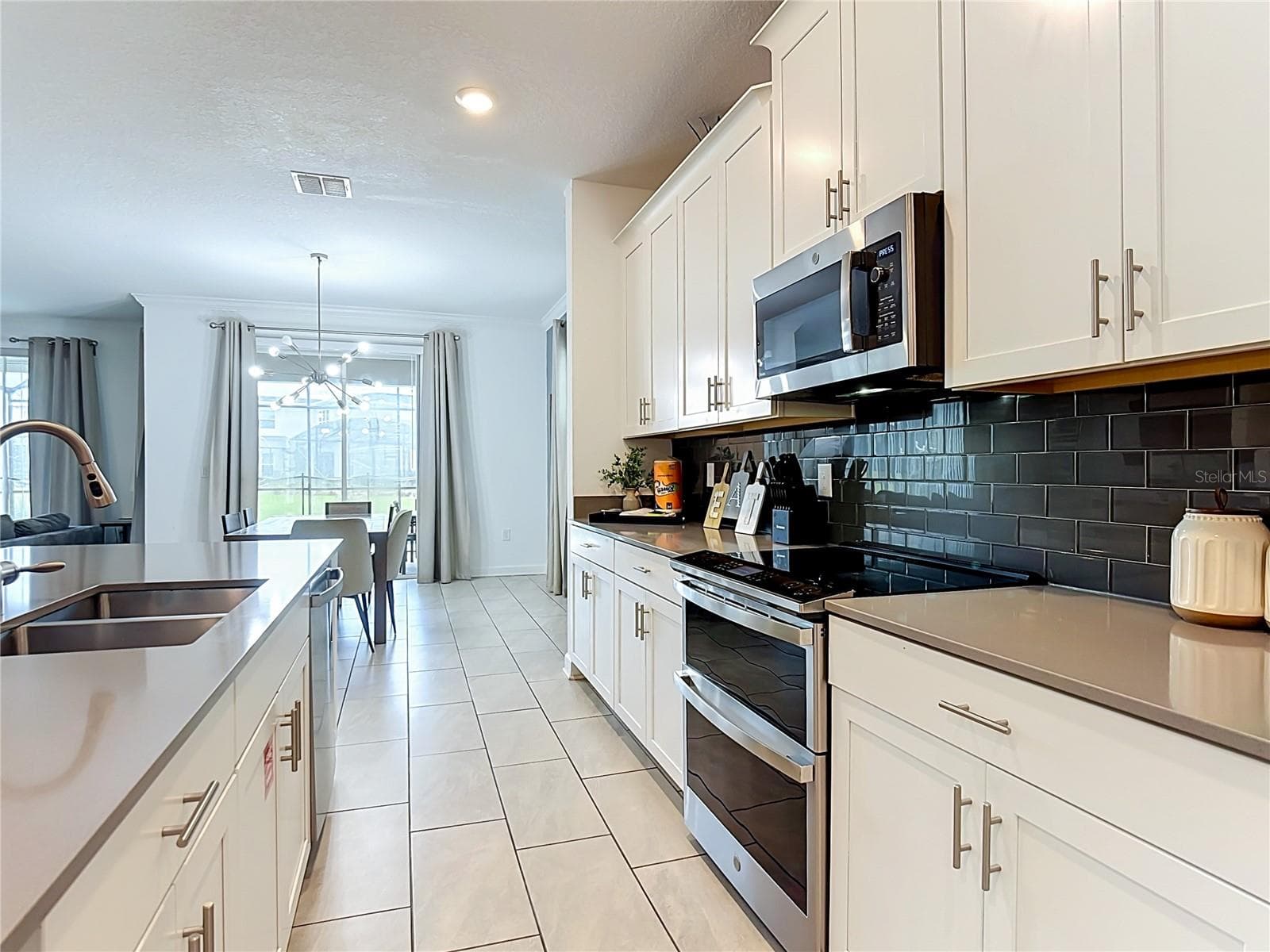Single Family Residence at 2912 PROTAGONIST ST, KISSIMMEE, photo 7 of 73