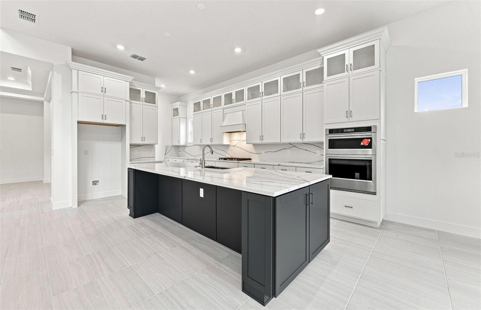 Gourmet Built-in Kitchen w/Gas Appliances - 35224 COHAGEN TRL, ZEPHYRHILLS
