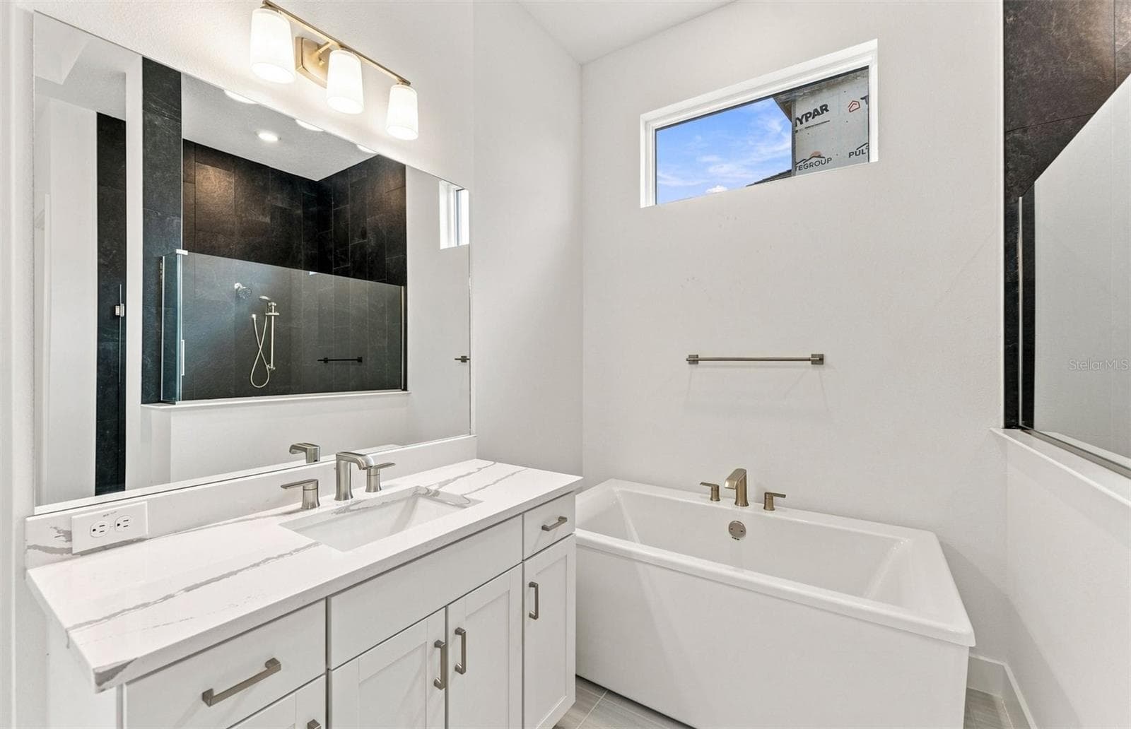Owner's Bath w/Upgraded Tub - 35224 COHAGEN TRL, ZEPHYRHILLS