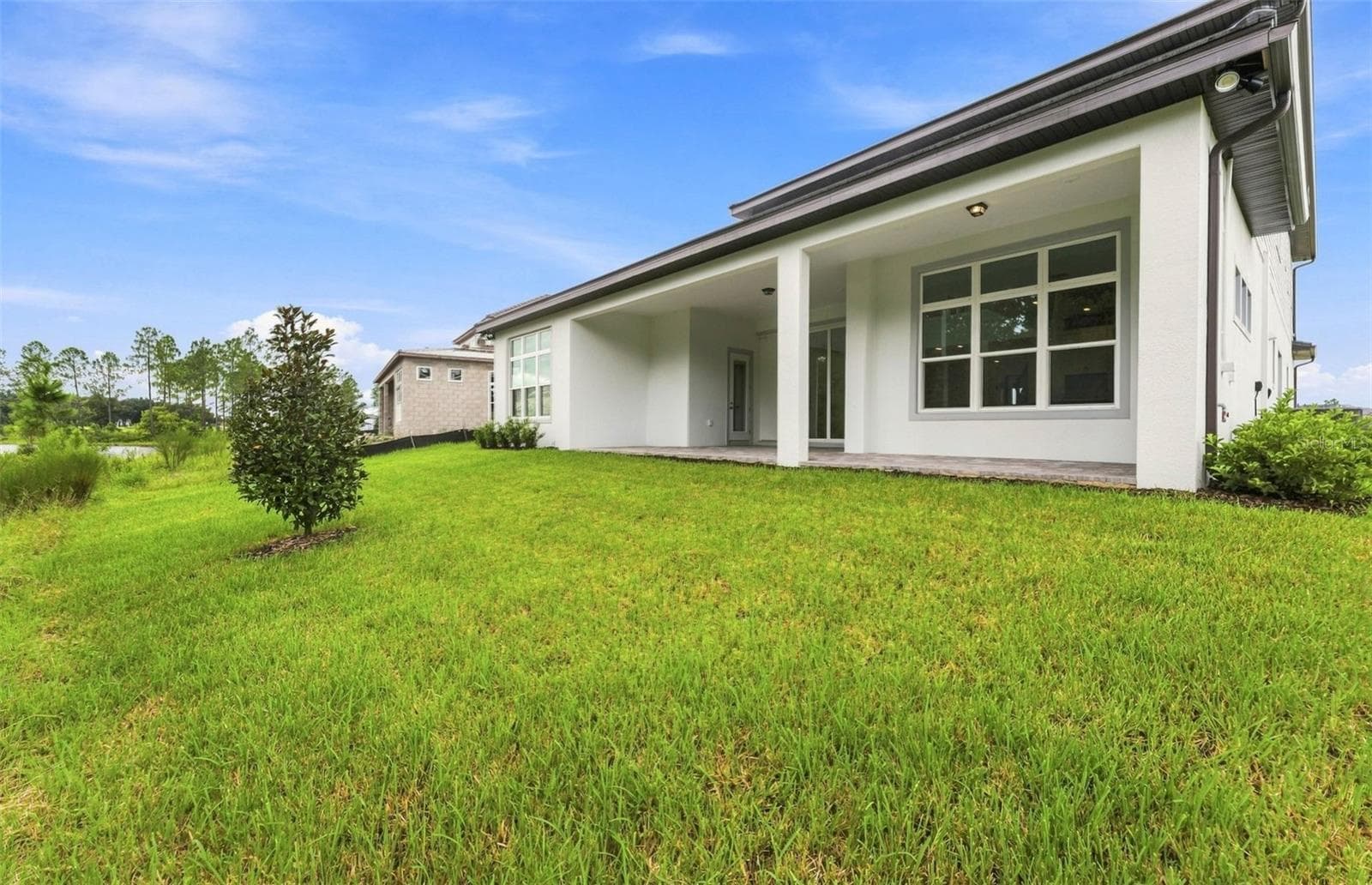 Spacious Covered Lanai, Perfect for Outdoor Living - 35224 COHAGEN TRL, ZEPHYRHILLS