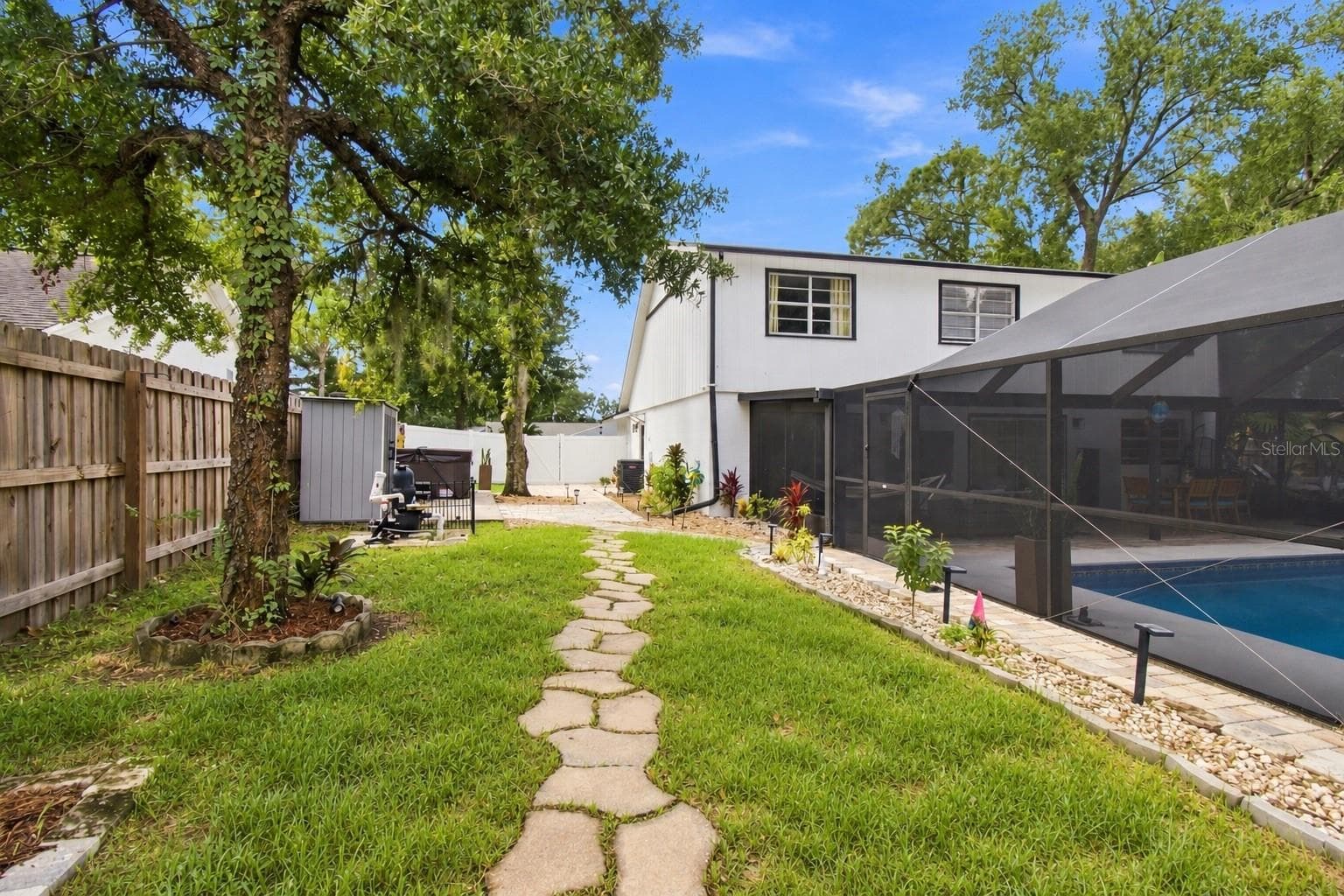 Single Family Residence at 626 FOREST HILLS DR, BRANDON, photo 33 of 38
