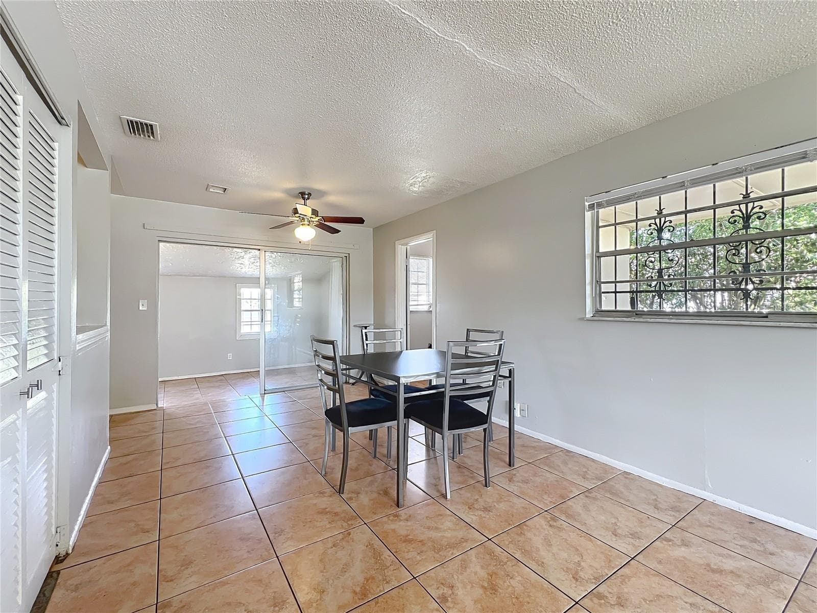 Single Family Residence at 4343 LAKE RICHMOND DR, ORLANDO, photo 2 of 14
