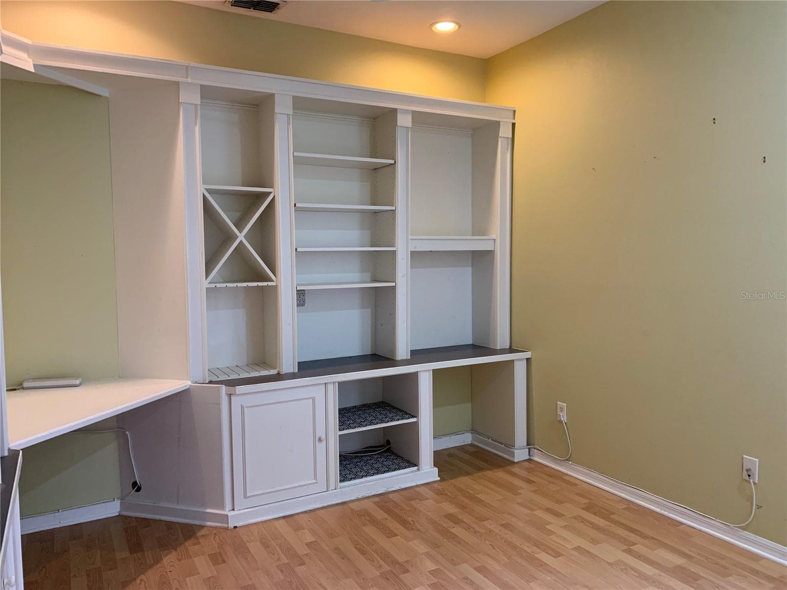 Built ins in secondary bedroom - 6738 VISTA PARK BLVD, ORLANDO