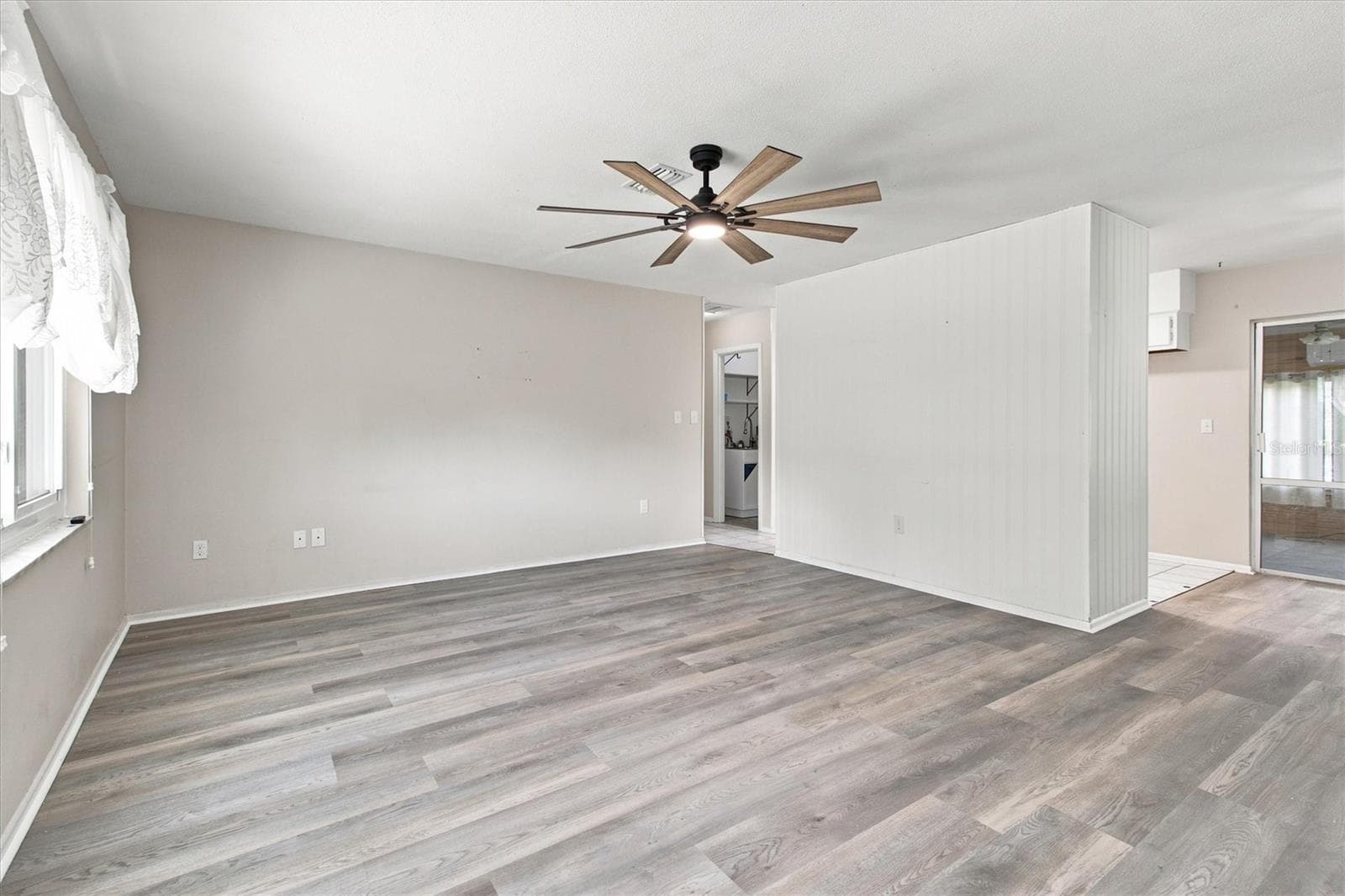 Single Family Residence at 35505 CRESCENT DR, FRUITLAND PARK, photo 10 of 50