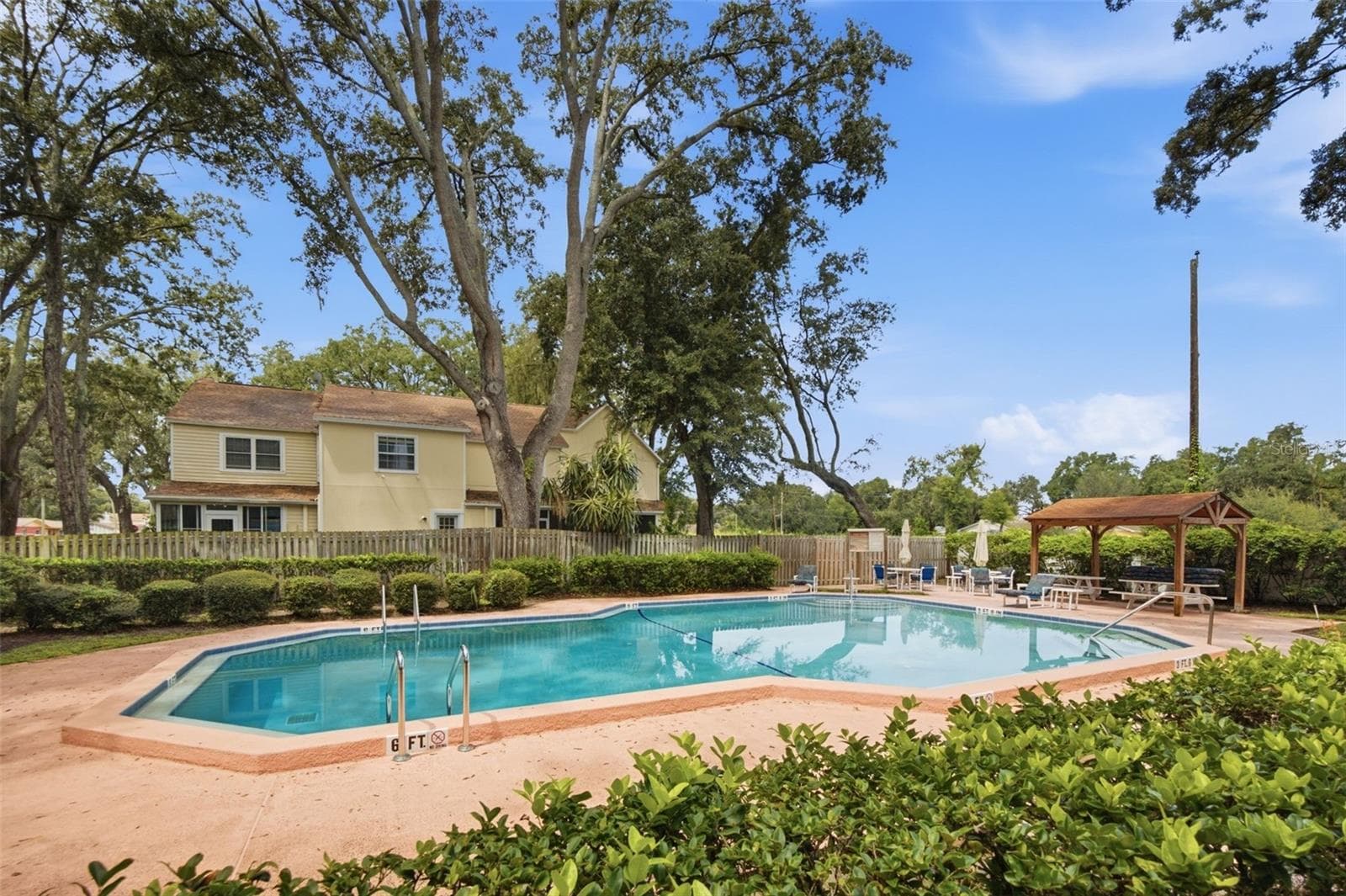 Community Pool - 601 BAINBRIDGE DR, BRANDON