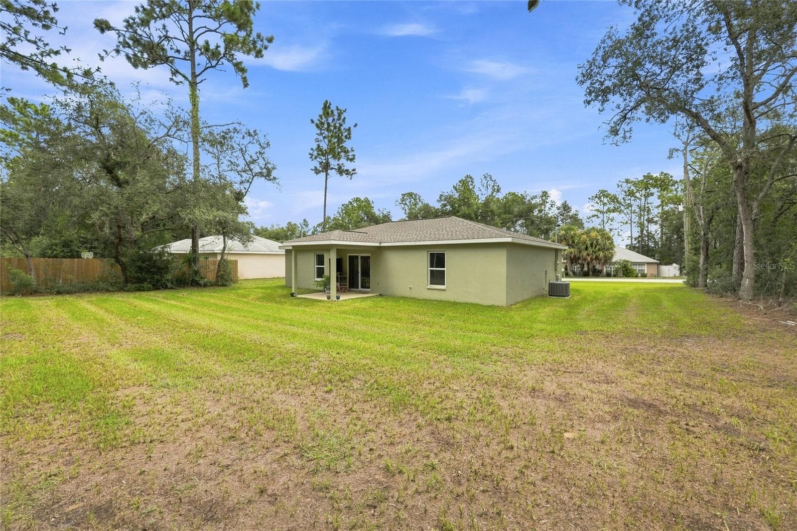 Back of Home - 7390 N IRELAND DR, DUNNELLON