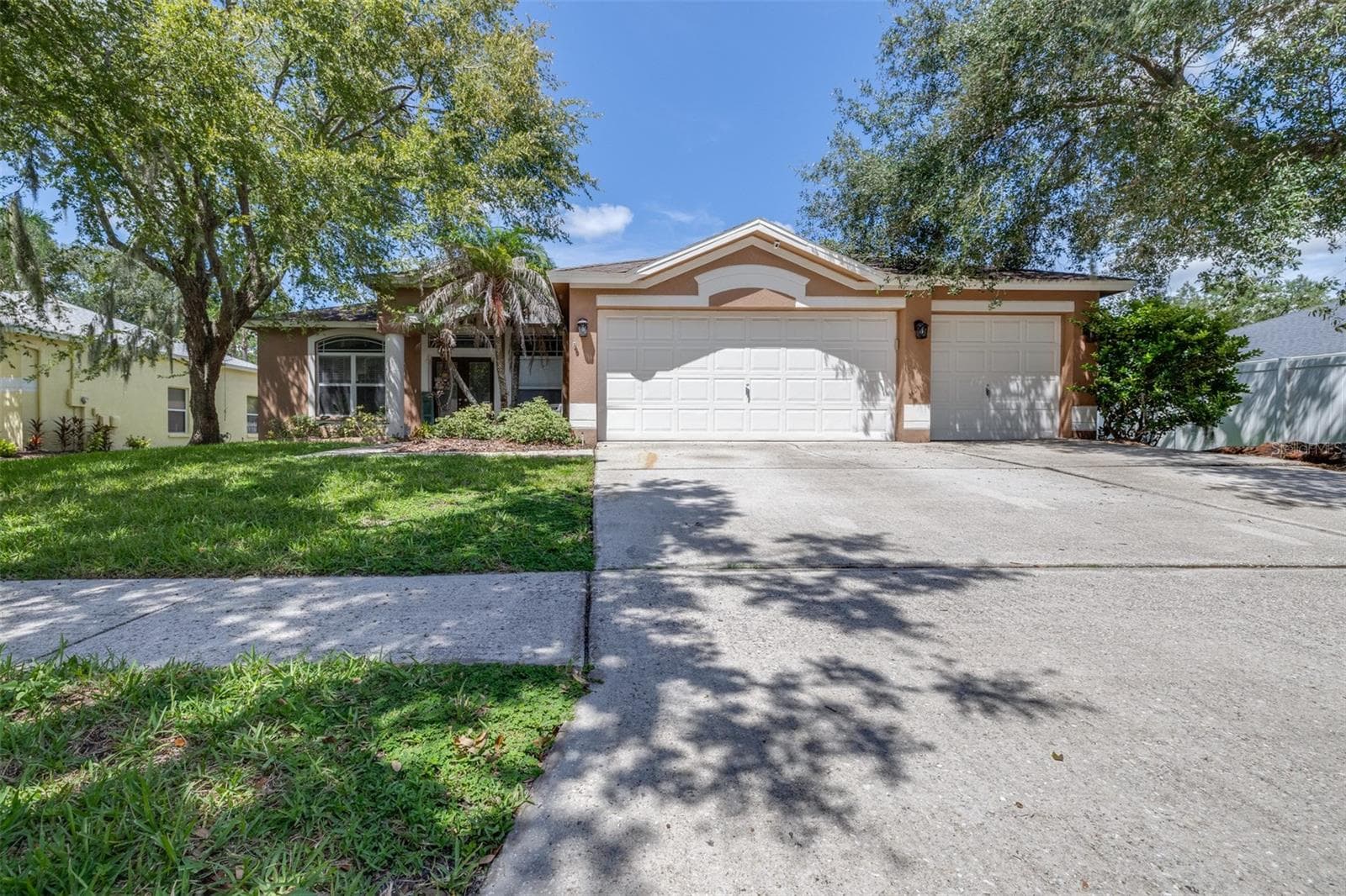 Single Family Residence at 17012 FALCONRIDGE RD, LITHIA, photo 2 of 100