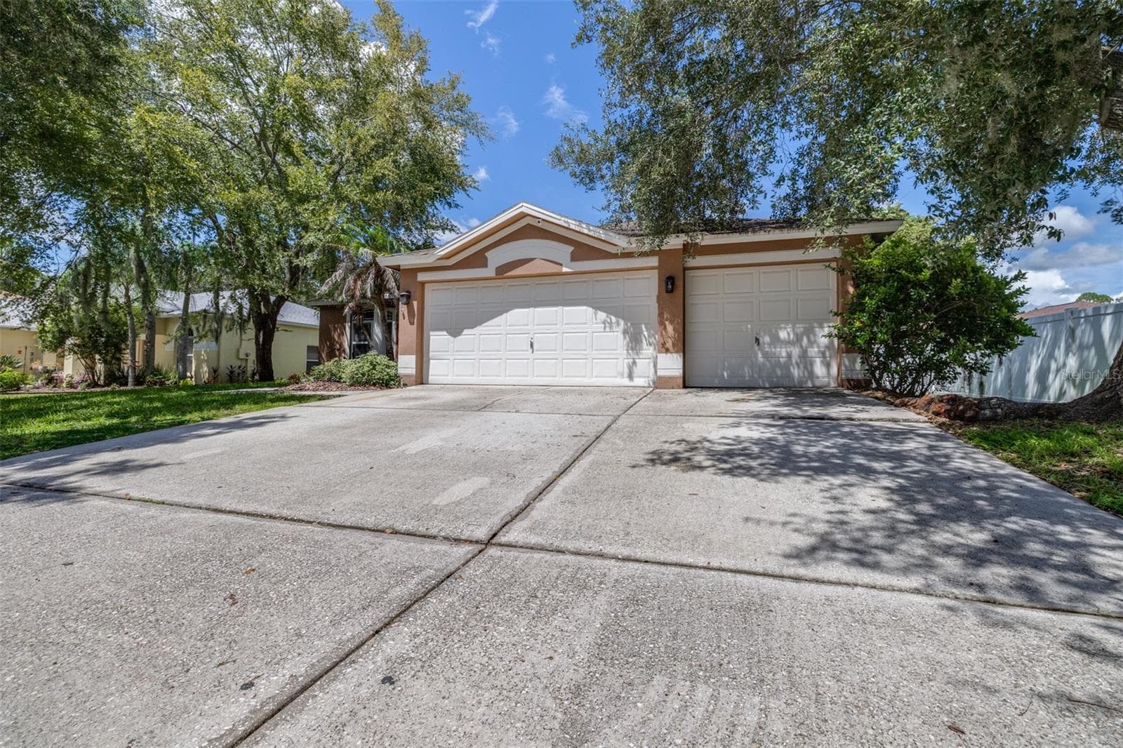 Single Family Residence at 17012 FALCONRIDGE RD, LITHIA, photo 5 of 100