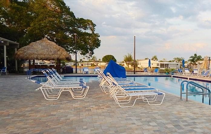 Community Pool overlooking waterfront - 636 MOUNT PINEY AVE NE #702, ST PETERSBURG