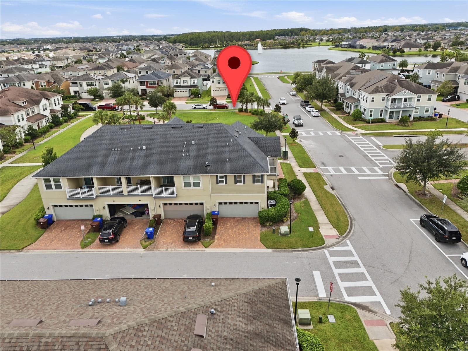 Aerial view showcasing the end-unit location beside the park, with the community lake nearby. - 2615 GIARDINO LOOP, KISSIMMEE