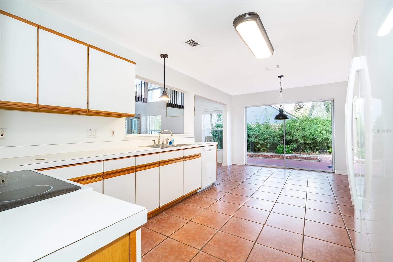 Breakfast Nook Opens to the Lanai - 696 REMINGTON OAK DR, LAKE MARY