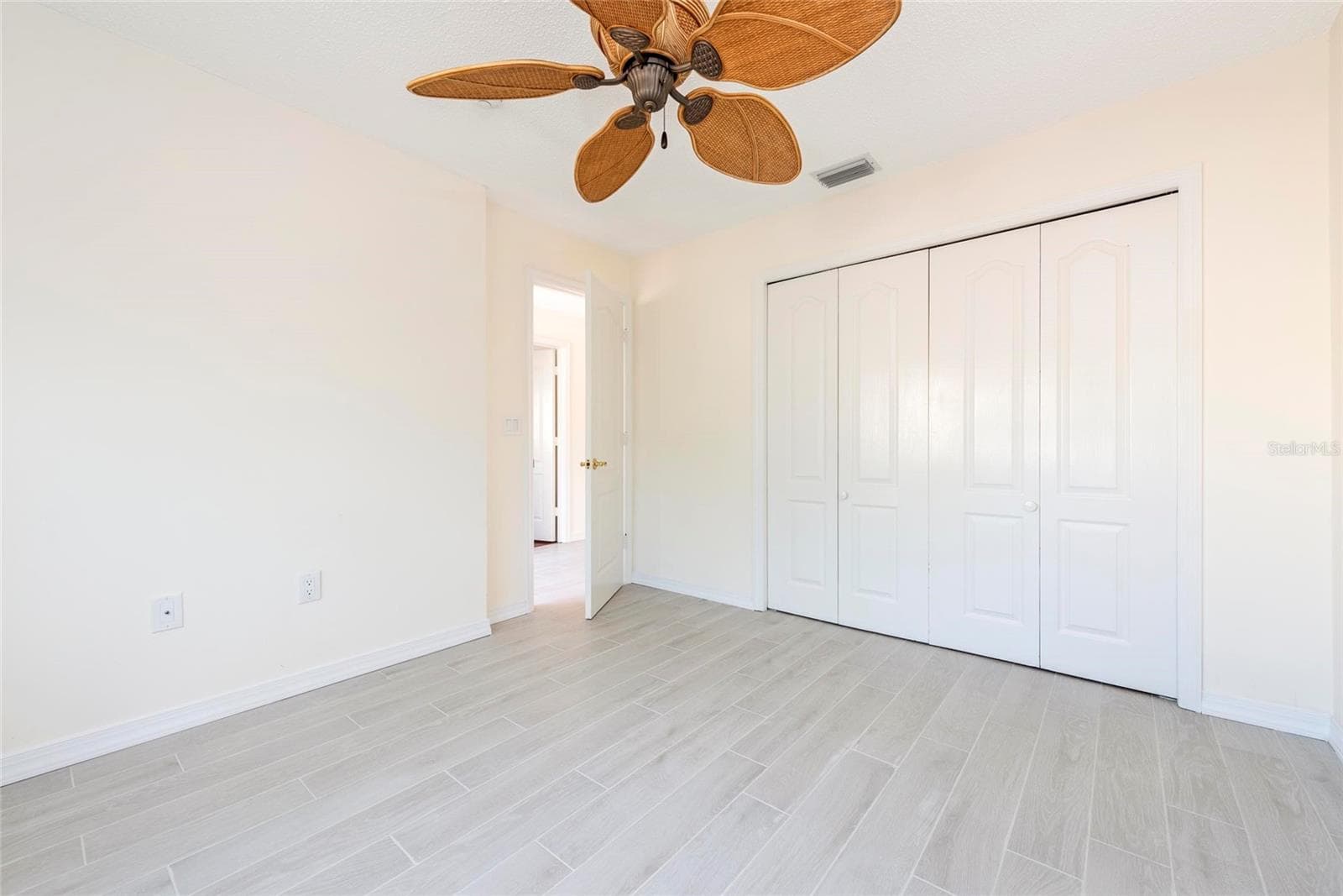 Condominium at 870 HUDSON AVE #870, SARASOTA, photo 12 of 25