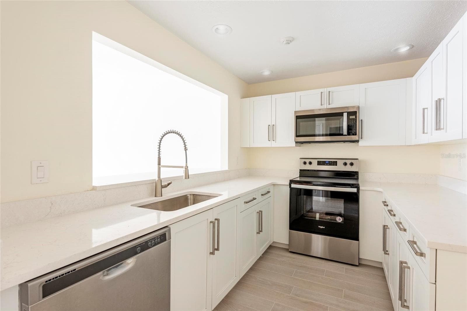Condominium at 870 HUDSON AVE #870, SARASOTA, photo 15 of 25
