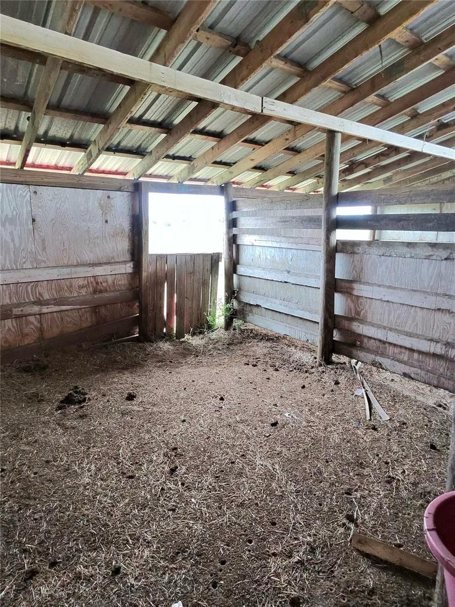 horse stall - 8235 STATE ROAD 64 W, ONA