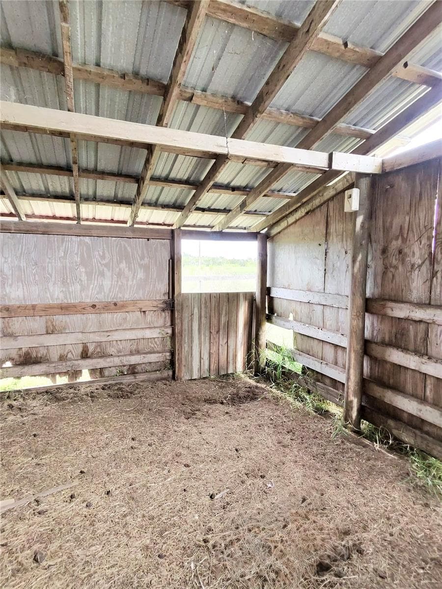 horse stall - 8235 STATE ROAD 64 W, ONA