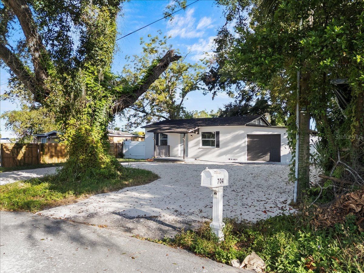 Single Family Residence at 704 E WILMA ST, TAMPA, photo 3 of 29