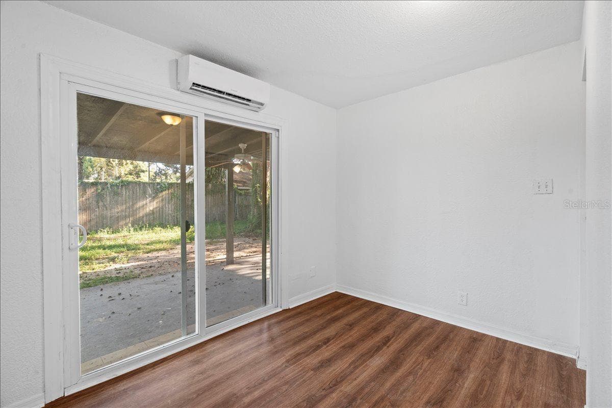 Single Family Residence at 704 E WILMA ST, TAMPA, photo 17 of 29