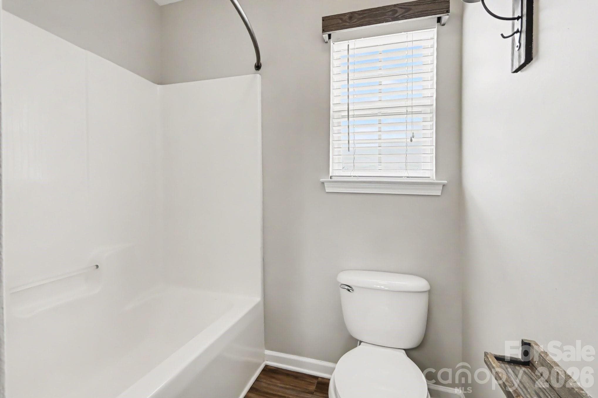 Full guest bathroom - 4960 Sunburst Lane, Charlotte