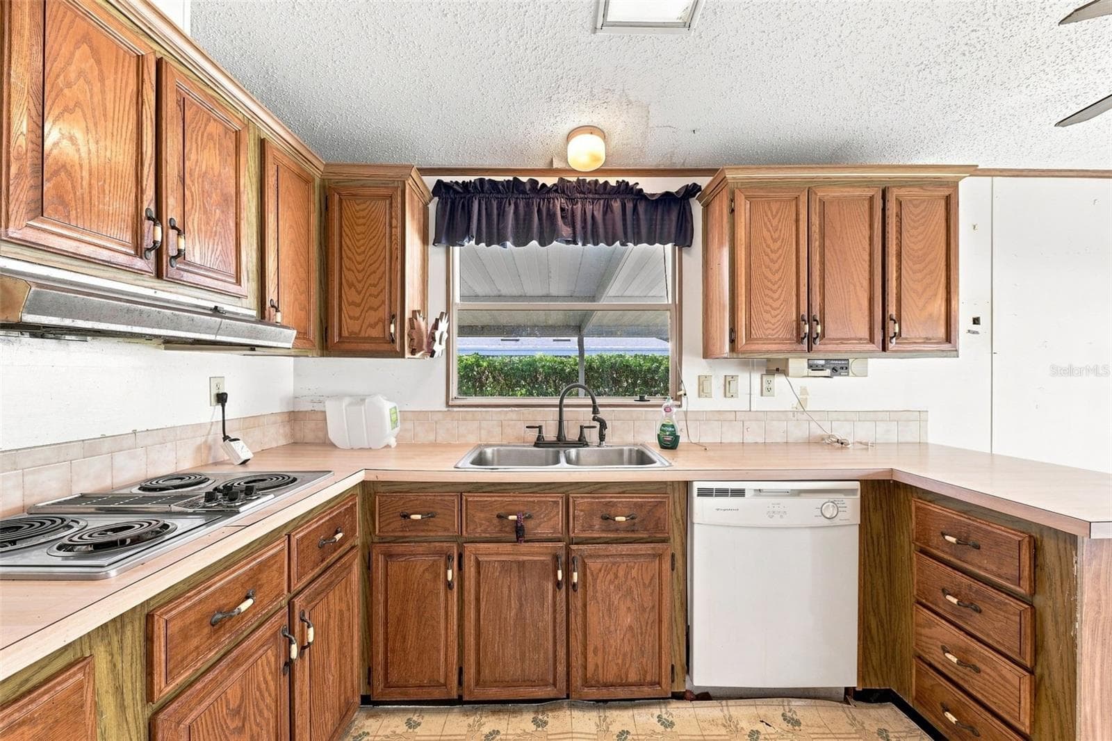 Manufactured Home at 3215 WEKIVA RD, TAVARES, photo 5 of 23