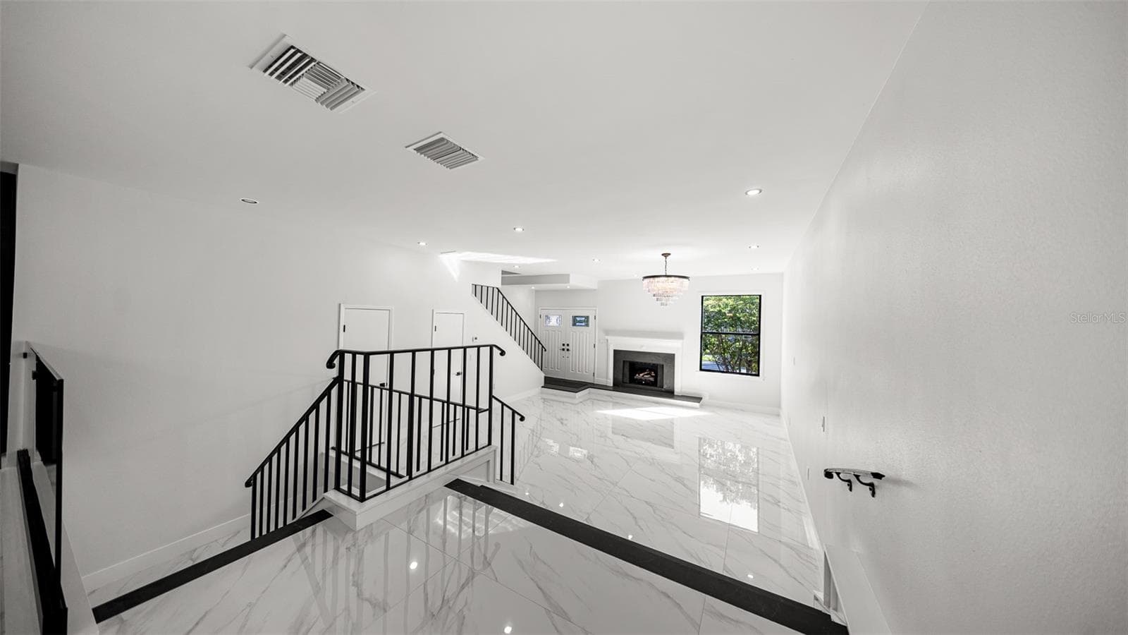 Townhouse at 164 E DAVIS BLVD, TAMPA, photo 10 of 42