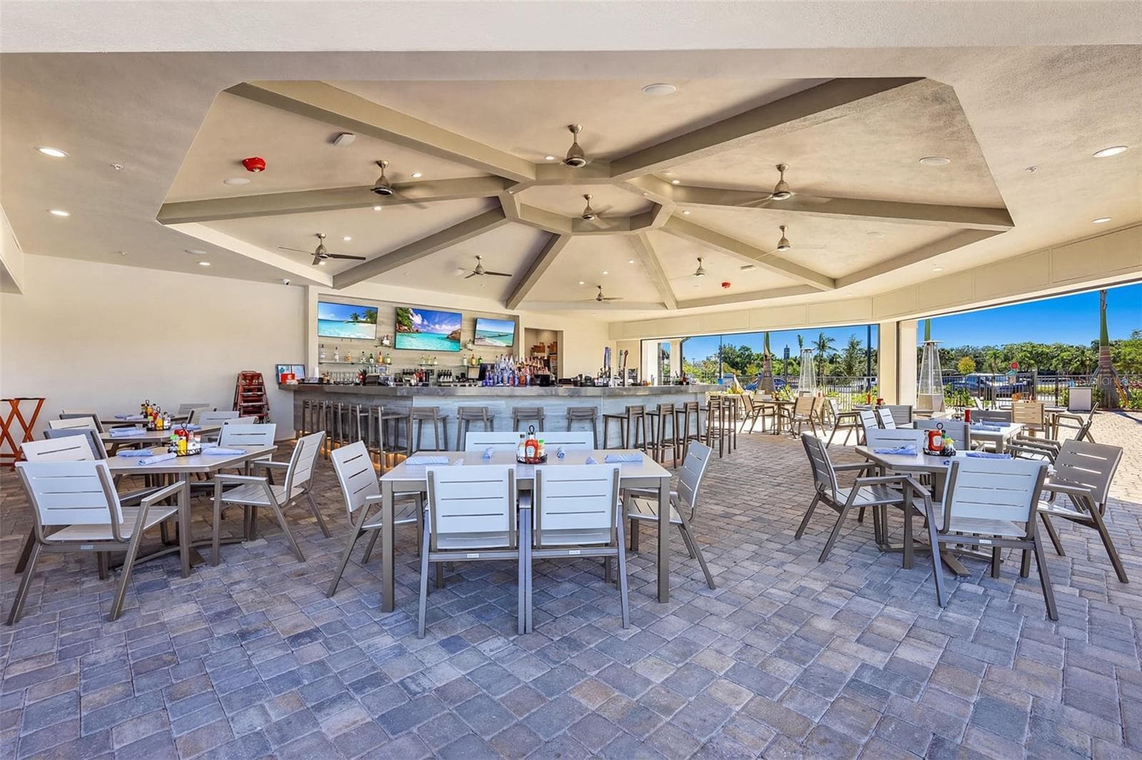 Heritage Landing Golf & Country Club Outdoor Tiki Bar - 25228 KEYGRASS CT, PUNTA GORDA