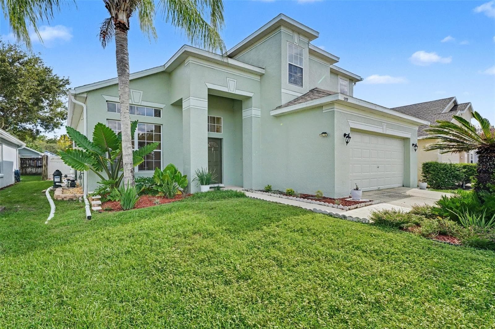 909 DEVON CREEK RD