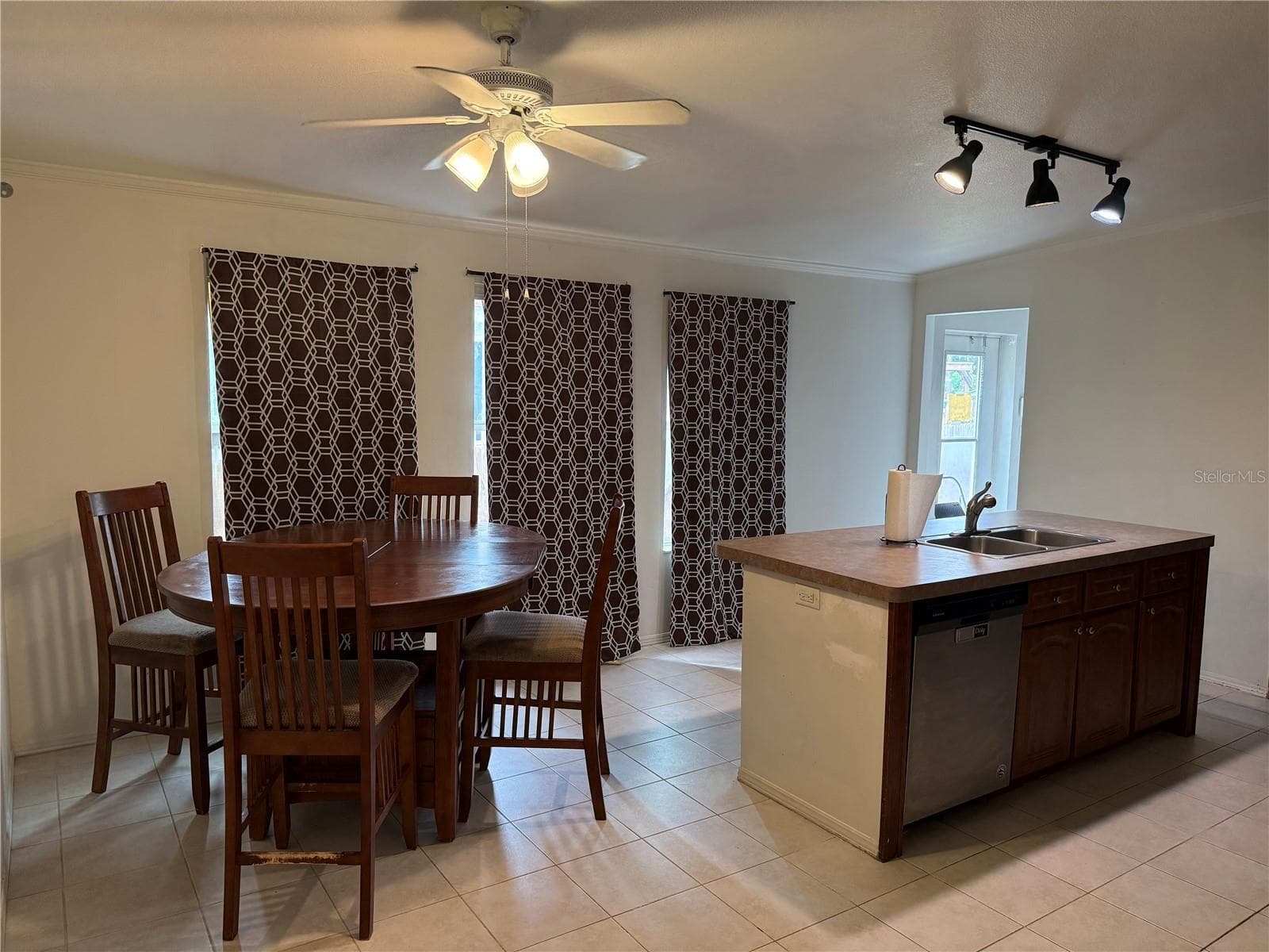 Manufactured Home at 4119 SE LEMON AVE, HIGHLAND CITY, photo 5 of 18