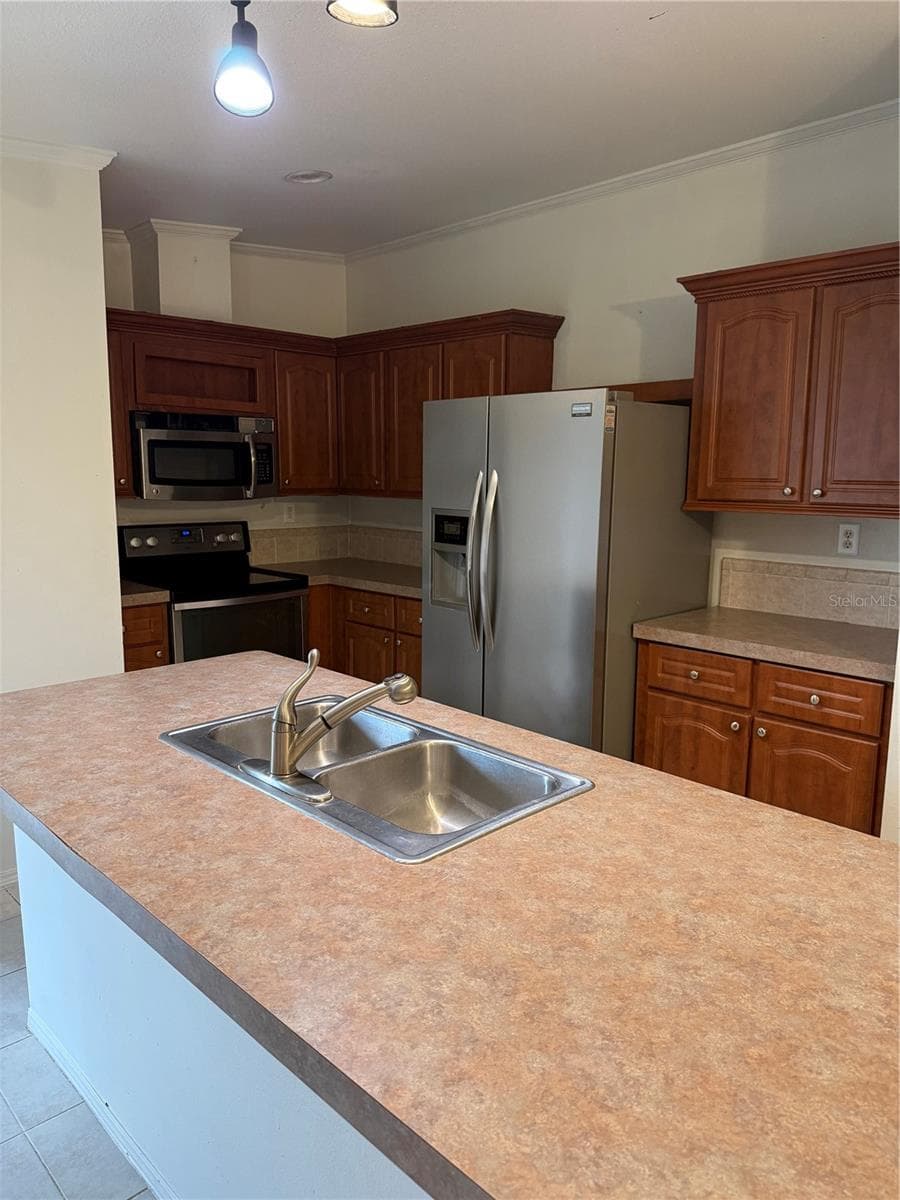 Manufactured Home at 4119 SE LEMON AVE, HIGHLAND CITY, photo 8 of 18