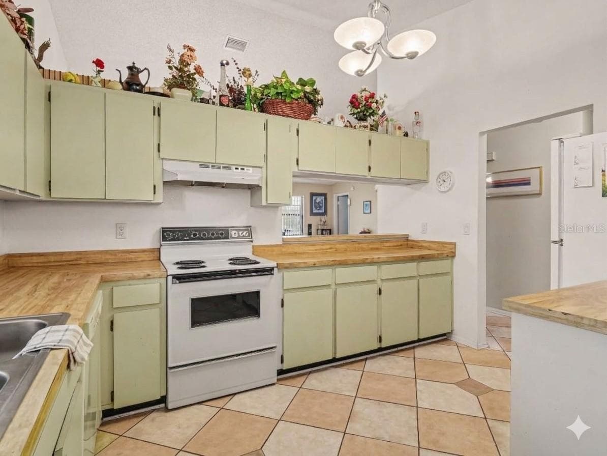 Half Duplex at 5031 BARRINGTON CIR #601, SARASOTA, photo 12 of 22